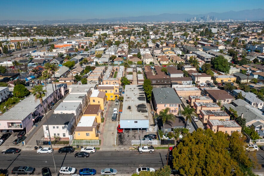 More Photos Of 921 W 82nd St, Los Angeles Apartments For Sale