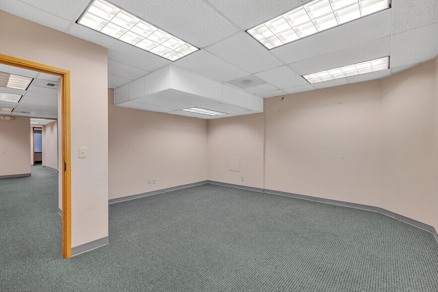 More Photos Of 34004 16th Ave S, Federal Way Office For Lease