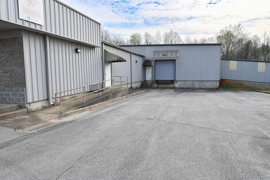 More Photos Of 144 Jetplex Ln, Madison Warehouse For Sale