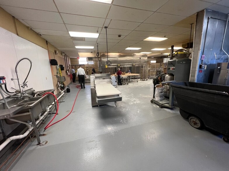 More Photos Of 376 Ledyard St, Hartford Industrial For Lease