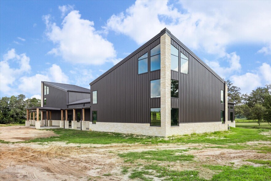 More Photos Of 1286 State Hwy 237 Hwy, Round Top Flex For Sale