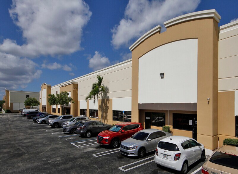 More Photos Of 6250-6270 N Hiatus Rd, Tamarac Unknown For Lease