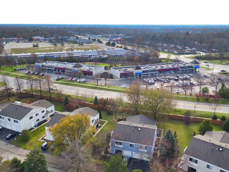 More Photos Of 250-294 Mchenry Rd, Wheeling Unknown For Lease