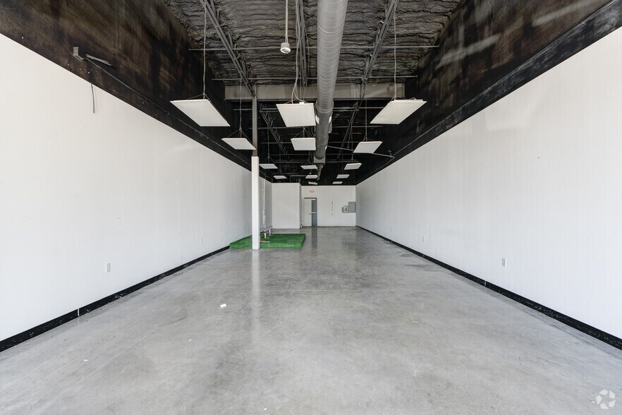 More Photos Of 10807 Huffmeister Rd, Houston Storefront Retail Office For Lease