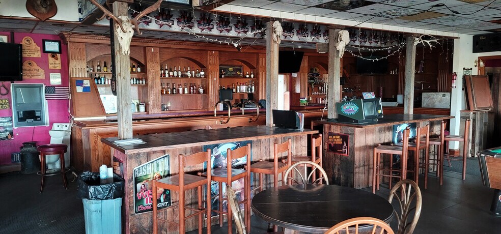 More Photos Of 2000 Hwy 130, Saratoga General Retail For Sale