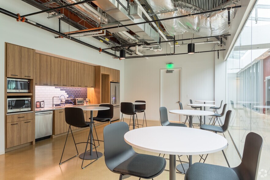 More Photos Of 12358 Parklawn Dr, North Bethesda Office For Lease