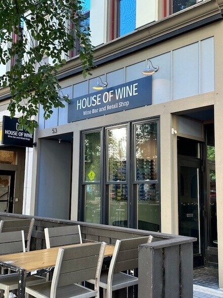 More Photos Of 53 Monroe Center St NW, Grand Rapids Storefront Retail Residential For Lease