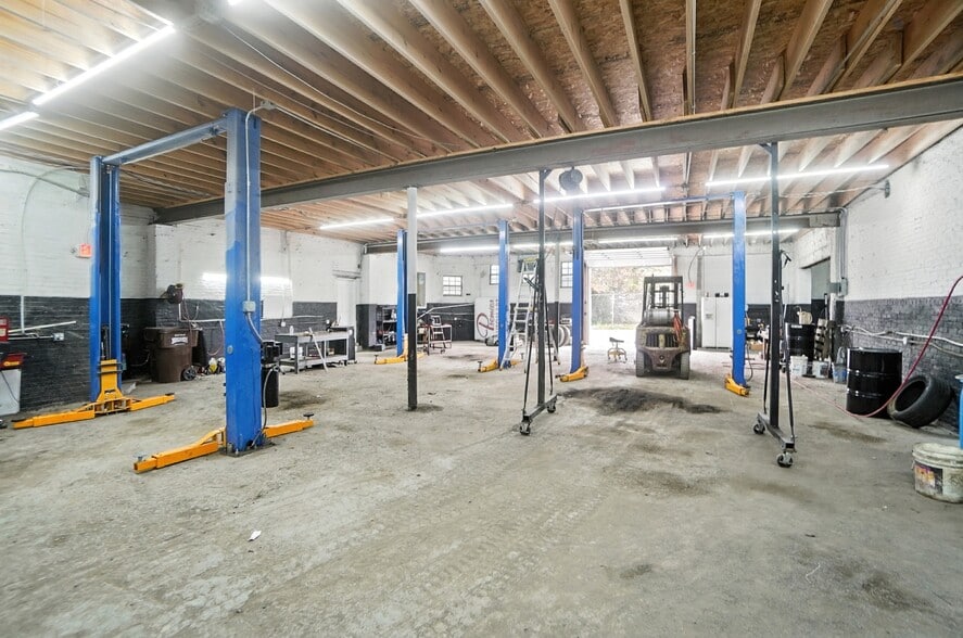 More Photos Of 603 S Broadway St, Dayton Warehouse For Sale