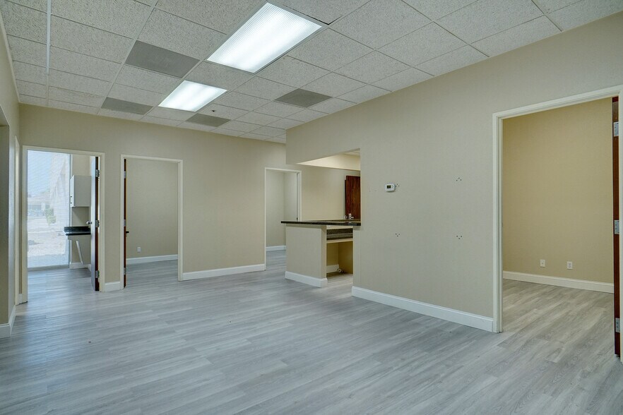 More Photos Of 6850 Manhattan Blvd, Fort Worth Medical For Lease