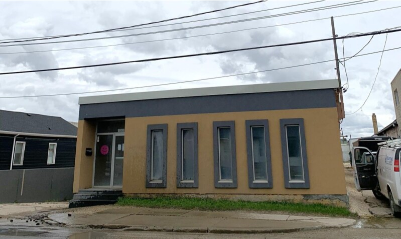 Primary Photo Of 1041 Erin St, Winnipeg Warehouse For Lease