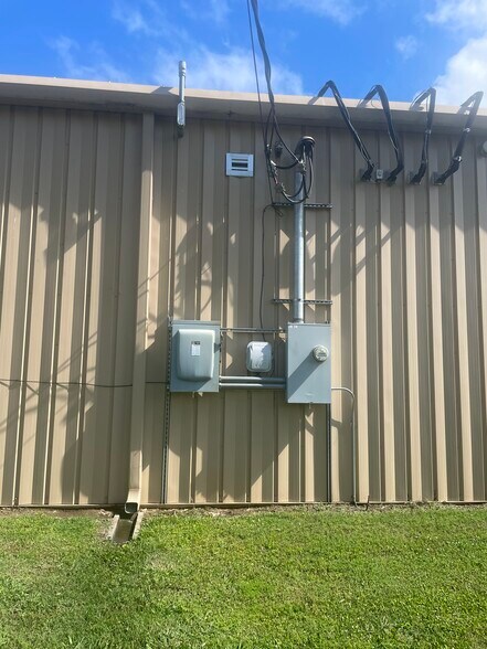 More Photos Of 202 S 2nd St, Porum Freestanding For Lease