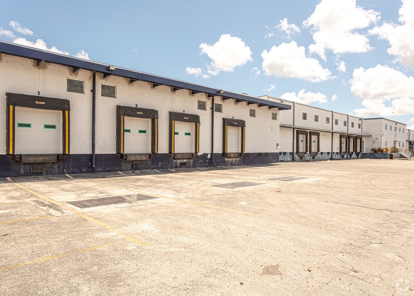 More Photos Of 6831 NW 37th Ave, Miami Refrigeration Cold Storage For Lease