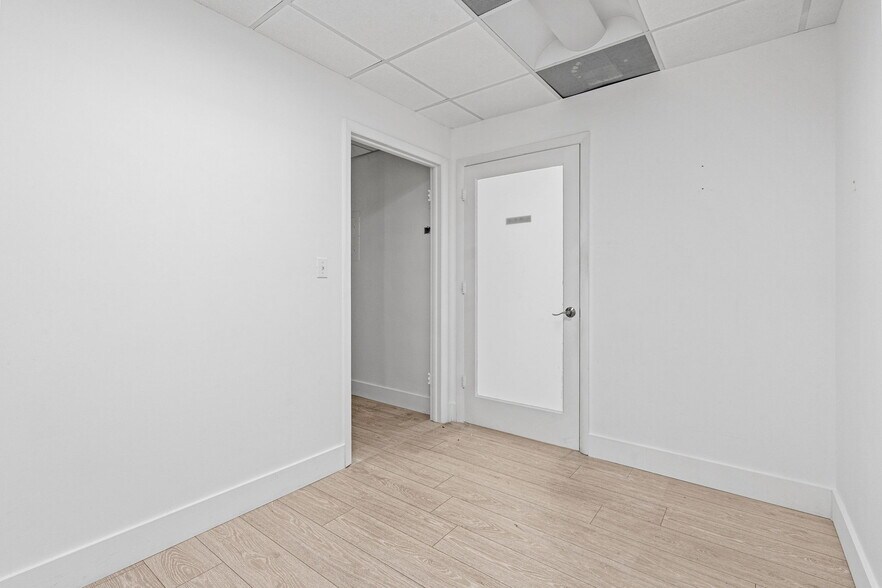 More Photos Of 6330 Manor Ln, South Miami Office For Lease