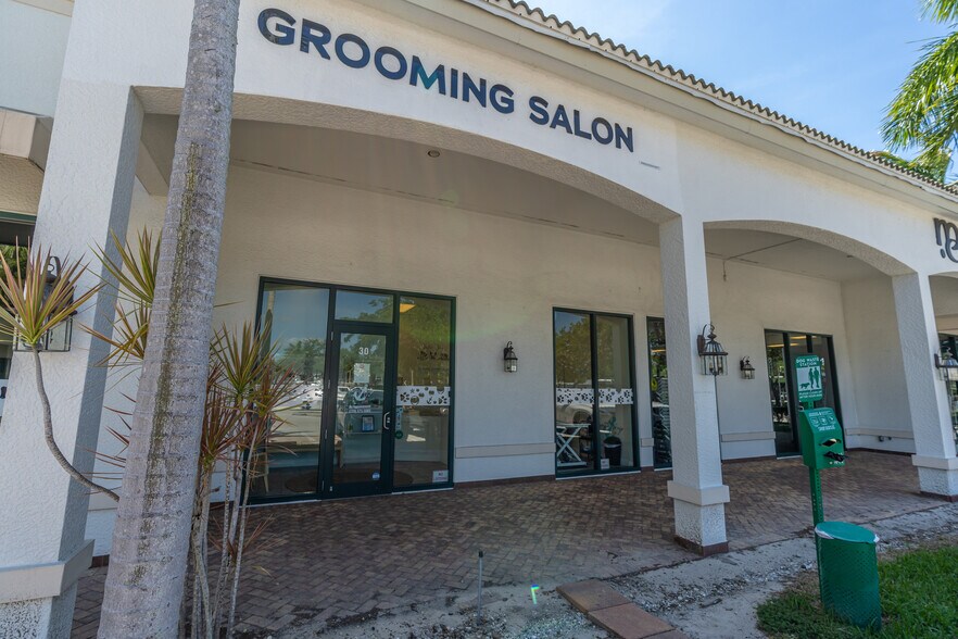 More Photos Of 2770 Davis Blvd, Naples Storefront For Sale