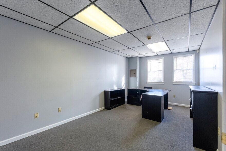More Photos Of 447 Broadway, Ulster Park Office For Sale