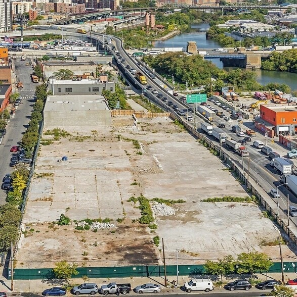 More Photos Of 913 Edgewater St, Bronx Land For Lease