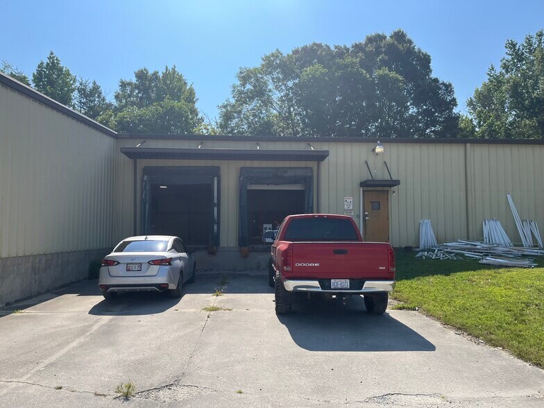 More Photos Of 701 Eden Ter, Archdale Warehouse For Lease