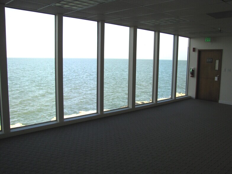 More Photos Of 828 Airport Blvd, Burlingame Research And Development For Lease