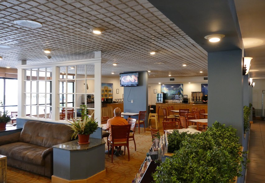 More Photos Of 990 N Homestead Blvd, Homestead Hotel For Sale