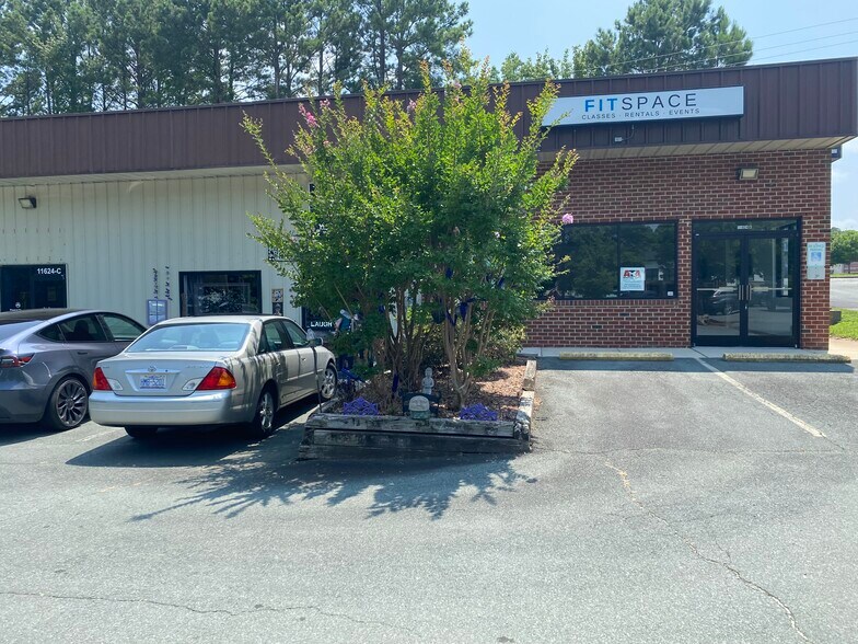 More Photos Of 11624 N US 15-501, Chapel Hill Freestanding For Lease