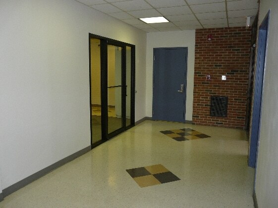 More Photos Of 1528 NW 5th St, Richmond Office For Sale