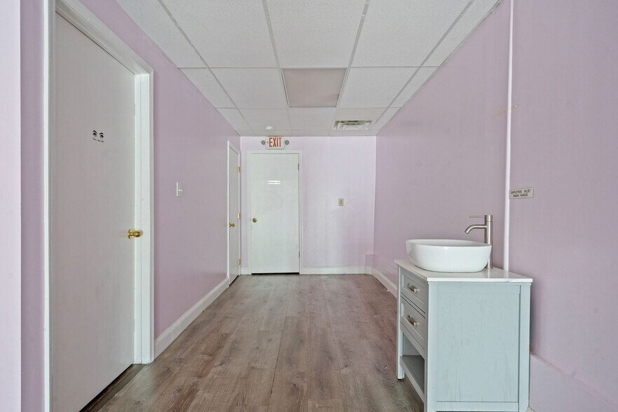 More Photos Of 175-179 Columbia Tpke, Rensselaer Storefront For Sale