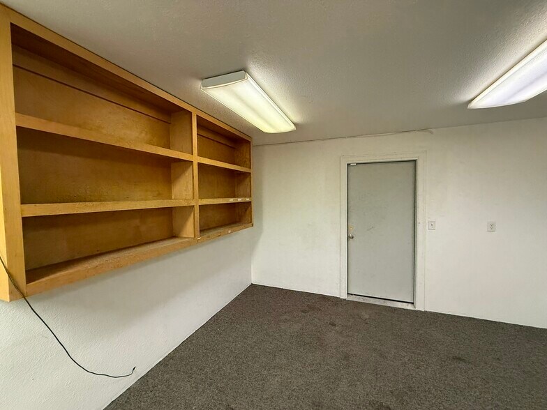More Photos Of 3344 Washburn Way, Klamath Falls Warehouse For Lease