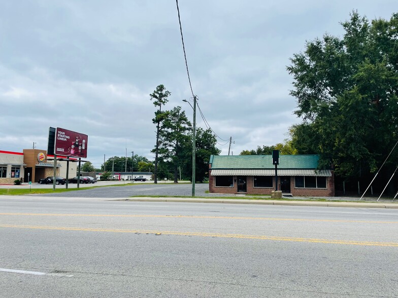 Primary Photo Of 117 Highway 15-401 Byp E, Bennettsville Fast Food For Sale