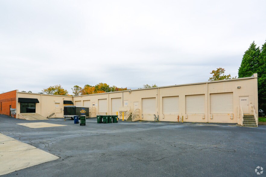 More Photos Of 20464 Chartwell Center Dr, Cornelius Unknown For Lease