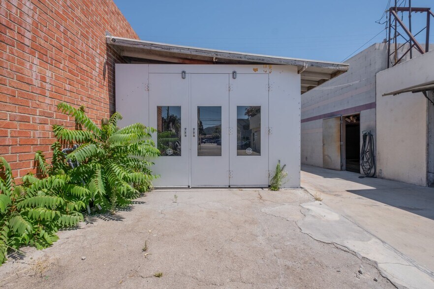 More Photos Of 1104 S Victory Blvd, Burbank Auto Repair For Sale