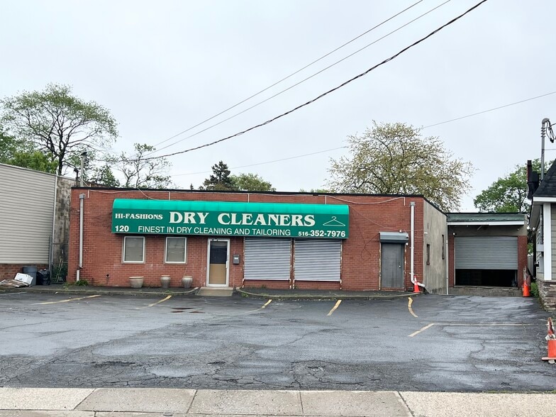 Primary Photo Of 120 New Hyde Park Rd, Franklin Square Showroom For Lease