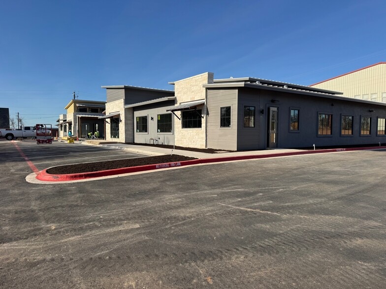 More Photos Of 411 12th St, Marble Falls Medical For Lease