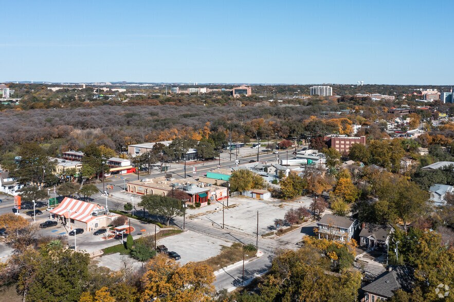 More Photos Of 3210 Broadway St, San Antonio Restaurant For Lease