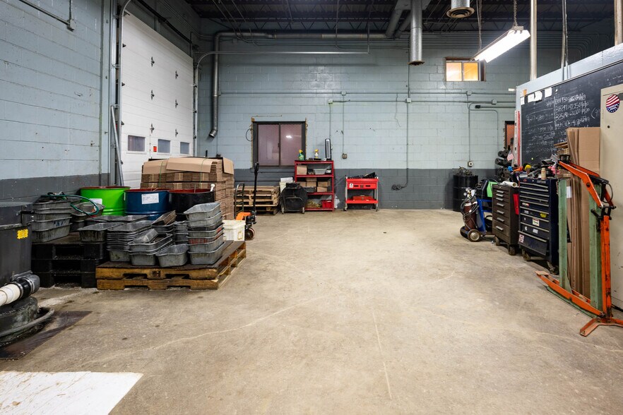 More Photos Of 170 Bennington Dr, Rochester Manufacturing For Lease