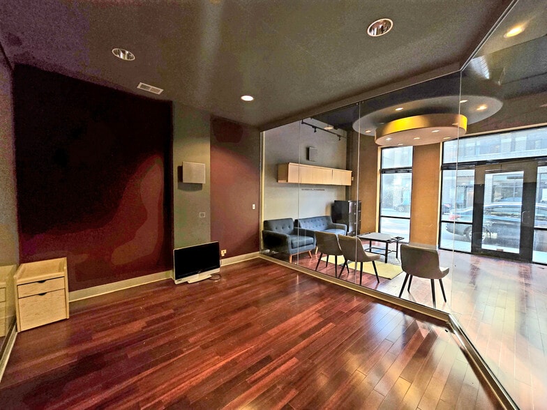 More Photos Of 2239 W North Ave, Chicago Medical For Lease