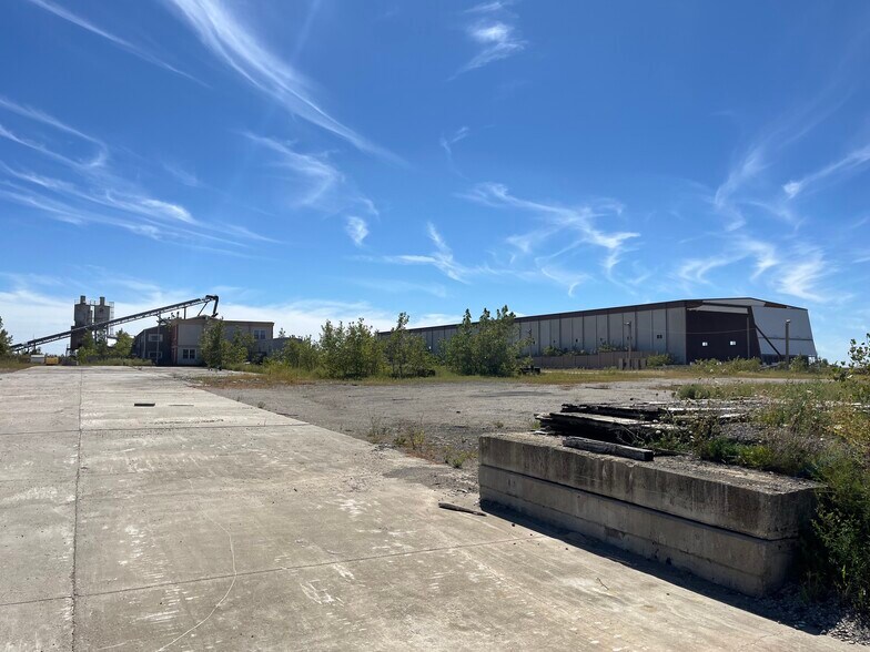 Primary Photo Of 15408 E 3200 North Rd, Blackstone Manufacturing For Sale