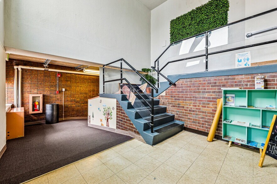 More Photos Of 658 S East St, Bayfield Flex For Sale