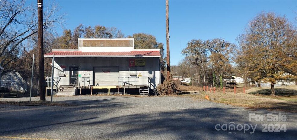 More Photos Of 214 E Trade St, Dallas Freestanding For Sale