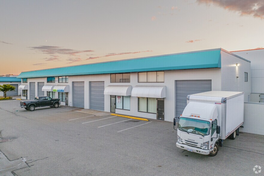 More Photos Of 20381 62 Av, Langley Flex For Lease