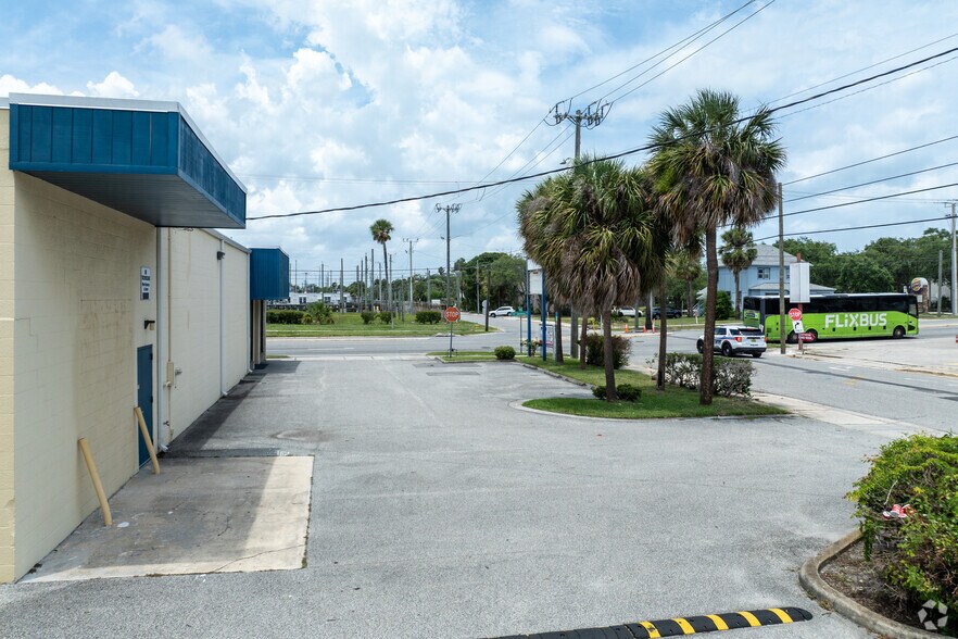 More Photos Of 401 W International Speedway Blvd, Daytona Beach Freestanding For Lease