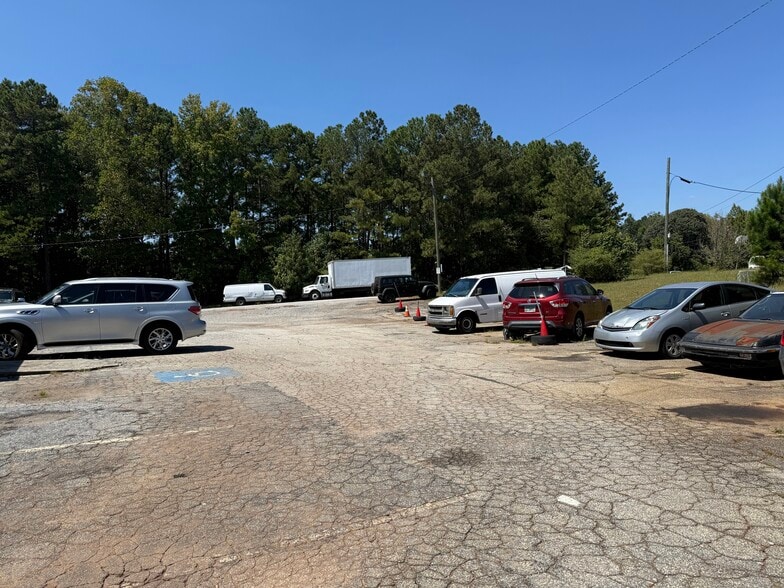 More Photos Of 2435 Stone Mountain Lithonia Rd, Lithonia Warehouse For Lease
