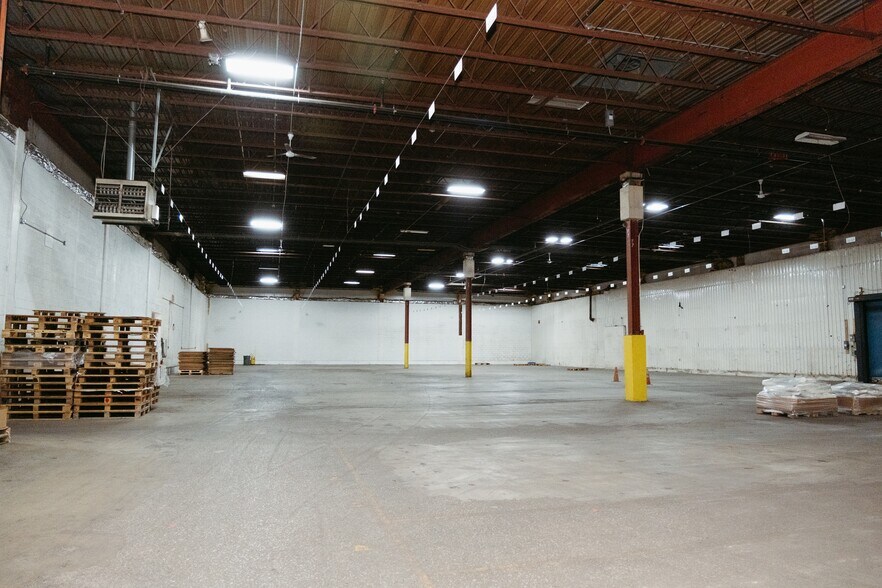 More Photos Of 301 Wilber Ave, Champaign Distribution For Lease