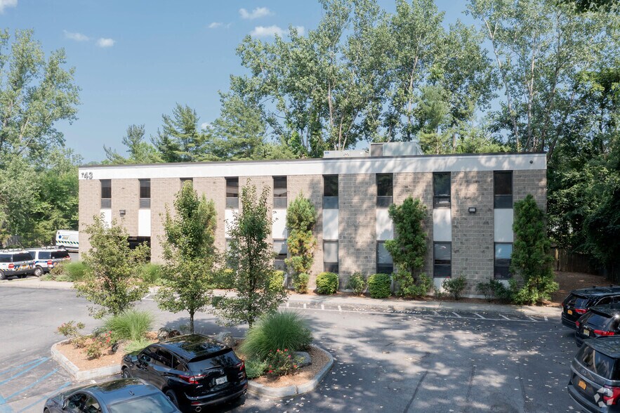 More Photos Of 45 Kensico Dr, Mount Kisco Office For Lease