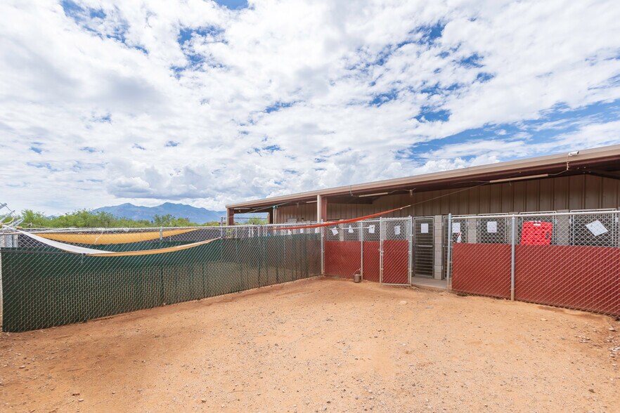 More Photos Of 1601 Wardle rd, Sierra Vista Specialty For Sale