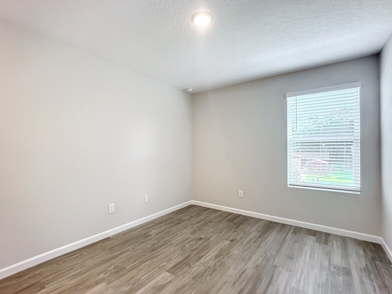 More Photos Of 6421 Breezy Oaks Way, Jacksonville Apartments For Sale
