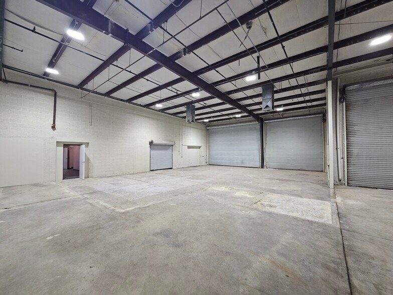 More Photos Of 8718 E McDowell Rd, Scottsdale Industrial For Sale