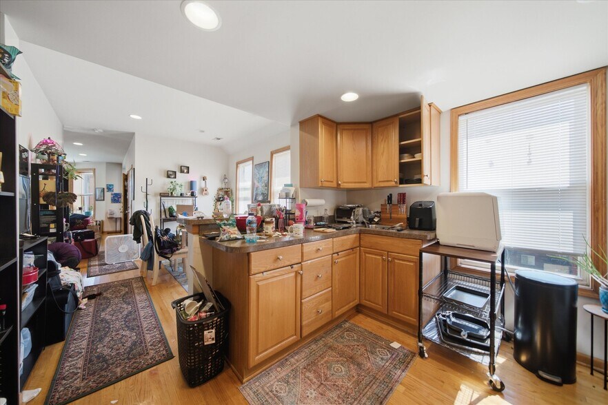 More Photos Of 2418 N Western Ave, Chicago Apartments For Sale