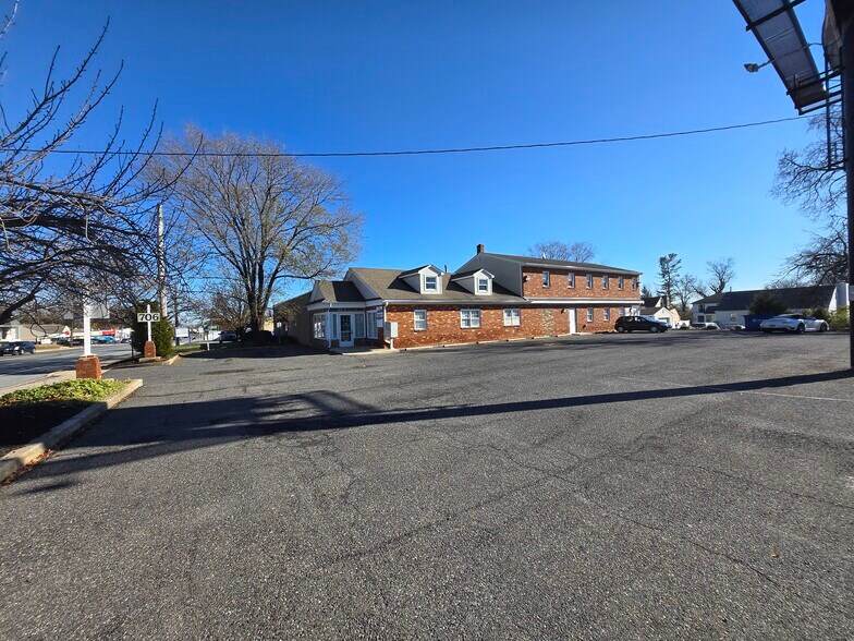 More Photos Of 706 Philadelphia Pike, Wilmington Office For Lease