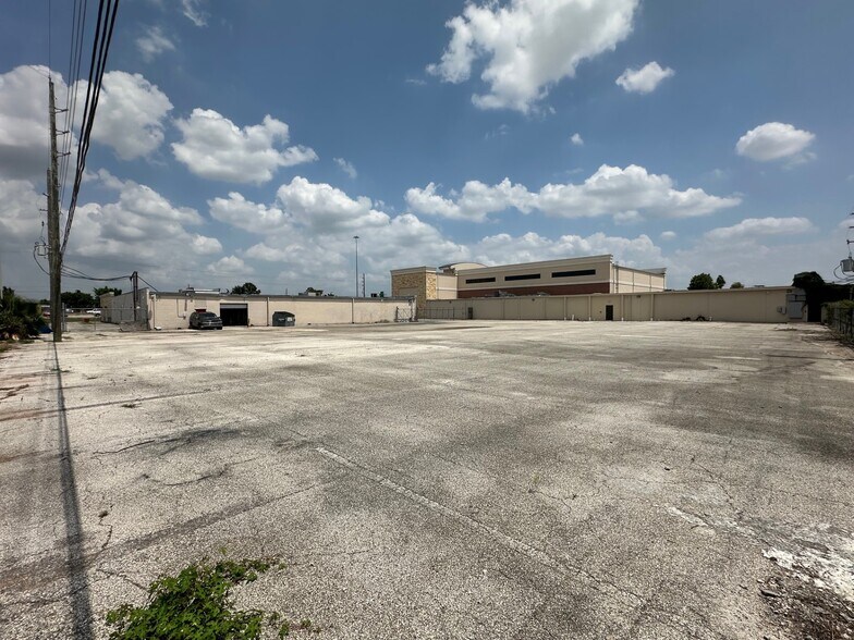 More Photos Of 16525 North Fwy, Houston Freestanding For Sale