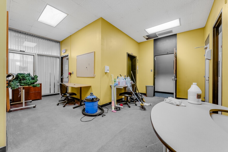 More Photos Of 214 Merchant St, Fairmont Bank For Sale